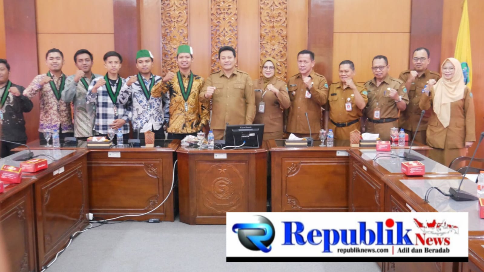 Foto : Bupati Sidoarjo,H.Subandi menerima kedatangan HMI Sidoarjo.
