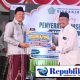 Foto : Bupati Subandi menyerahkan insentif Rp 23 Milyar untuk 5.500 guru ngaji .