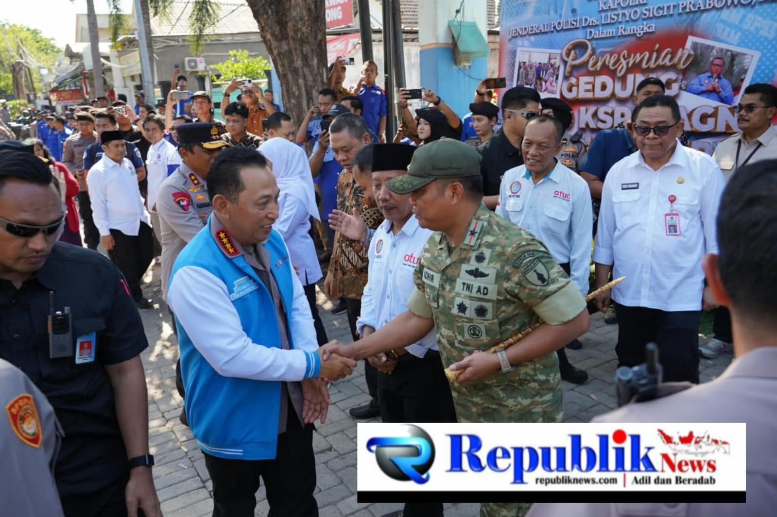 Foto : Danrem 084/BJ Brigjen TNI Kohir menghadiri peresmian gedung DPD KSPPSI AGN Jatim.