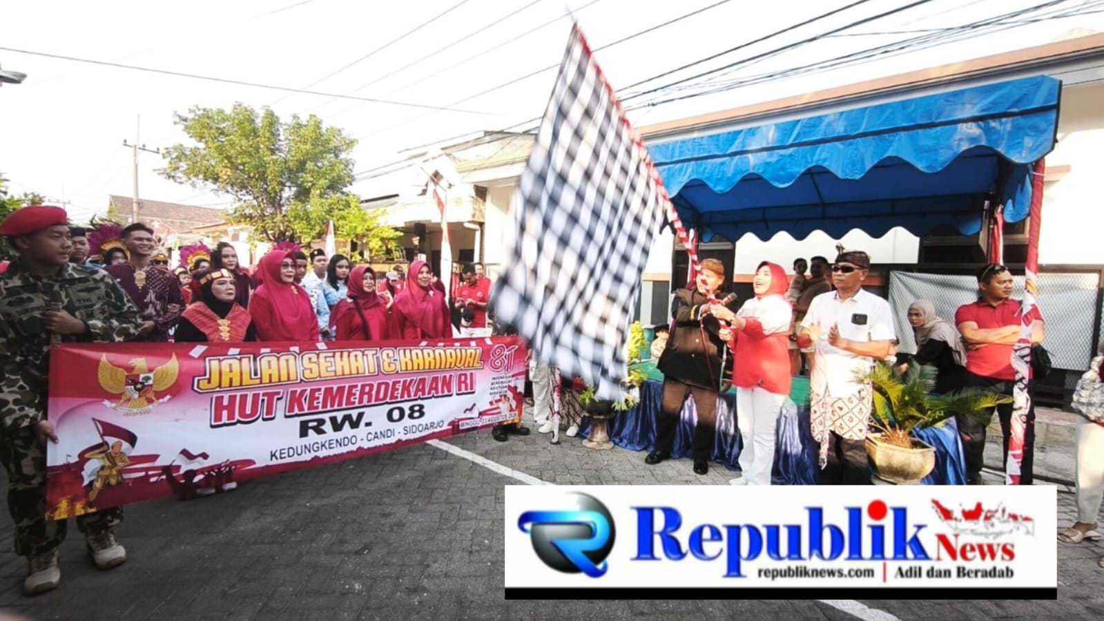 Foto : Wakil Bupati Sidoarjo,Hj Mimik idayana menghadiri acara karnaval HUT ke-81 di Jala Griya.
