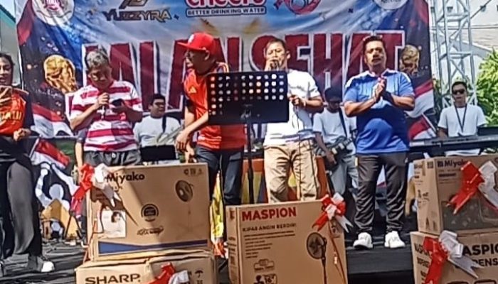 Semarak HUT RI ke – 81 , Ratusan Warga RW 13 . perumahan Surya Citra Residence Antusias Ikuti Jalan Sehat Kemerdekaan
