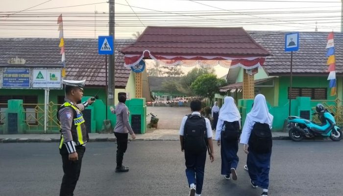 Polres Lampung Utara Tingkatkan Pengamanan Pagi, Personel Bantu Kelancaran Lalu Lintas dan Anak Sekolah
