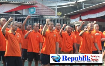 Foto : Warga binaan Lapas senam pagi untuk menjaga kebugaran tubuh.