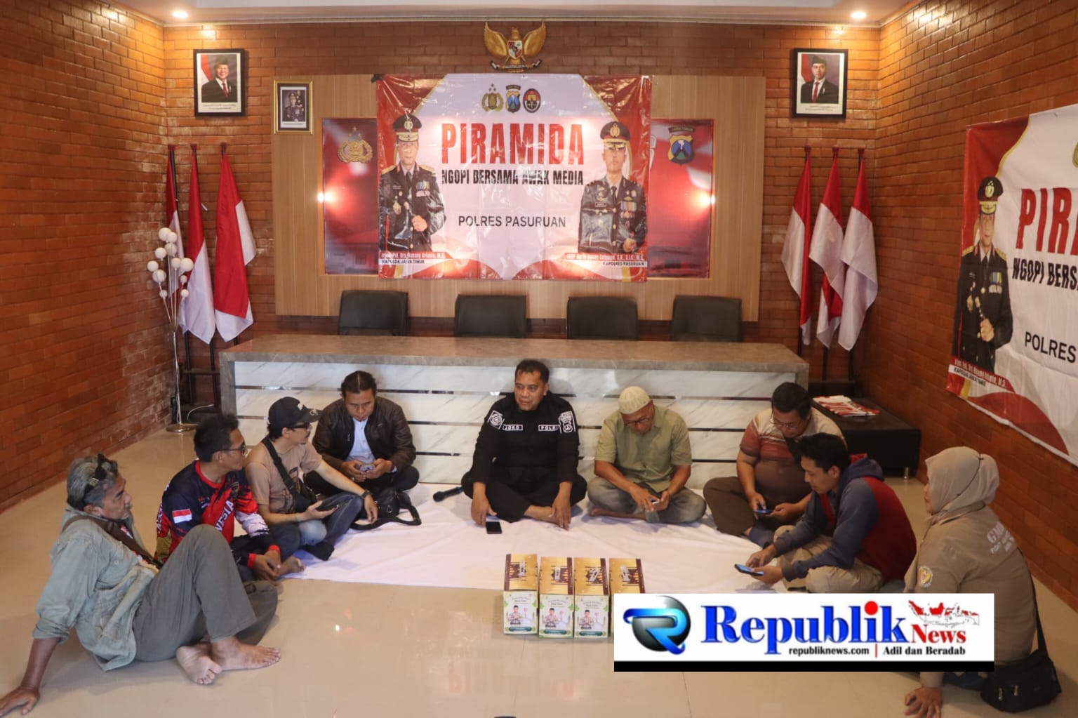 Foto : Polres Pasuruan ngopi bareng dengan awak media.