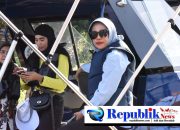 Foto : Wabup mimik melakukan peninjauan potensi wisata bahari di Tlocor Jabon.