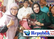 Foto : Wakil Bupati Sidoarjo,Hj Mimik idayana membuka Gebyar UMKM 2026 di area parkir mall Ramayana Ciplaz Sidoarjo.