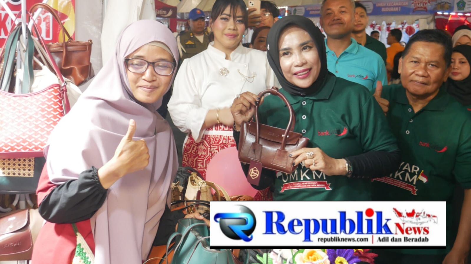 Foto : Wakil Bupati Sidoarjo,Hj Mimik idayana membuka Gebyar UMKM 2026 di area parkir mall Ramayana Ciplaz Sidoarjo.