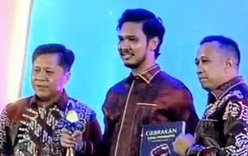 Anggota DPRK Aceh Timur Zulfahmi Raih Serambi Award Atas Keberanian Selesaikan Sengketa Lahan HGU