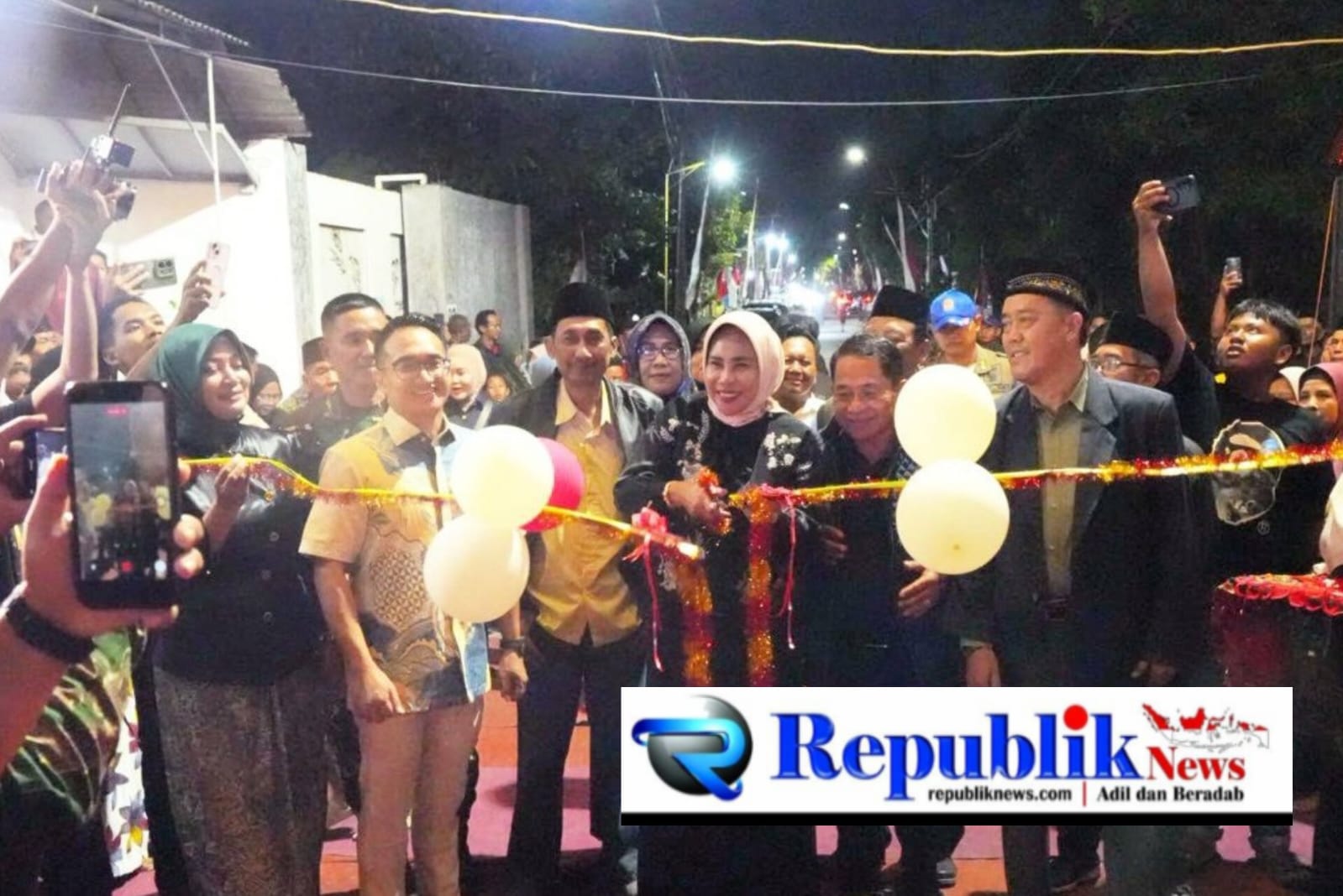 Foto : Wabup Sidoarjo resmikan Gapura Megah Desa Jogosatru.