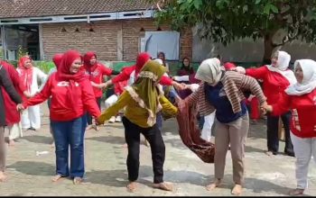 Pembagian Hadiah Lomba HUT RI Ke-81 SDN 02 Gapura ditutup Dengan Acara Makan Bersama