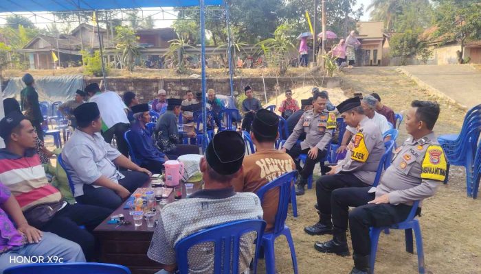 Polisi Sambang Duka, Kapolsek dan Bhabinkamtibmas Hadir Beri Dukungan kepada Keluarga Warga Ogan Lima