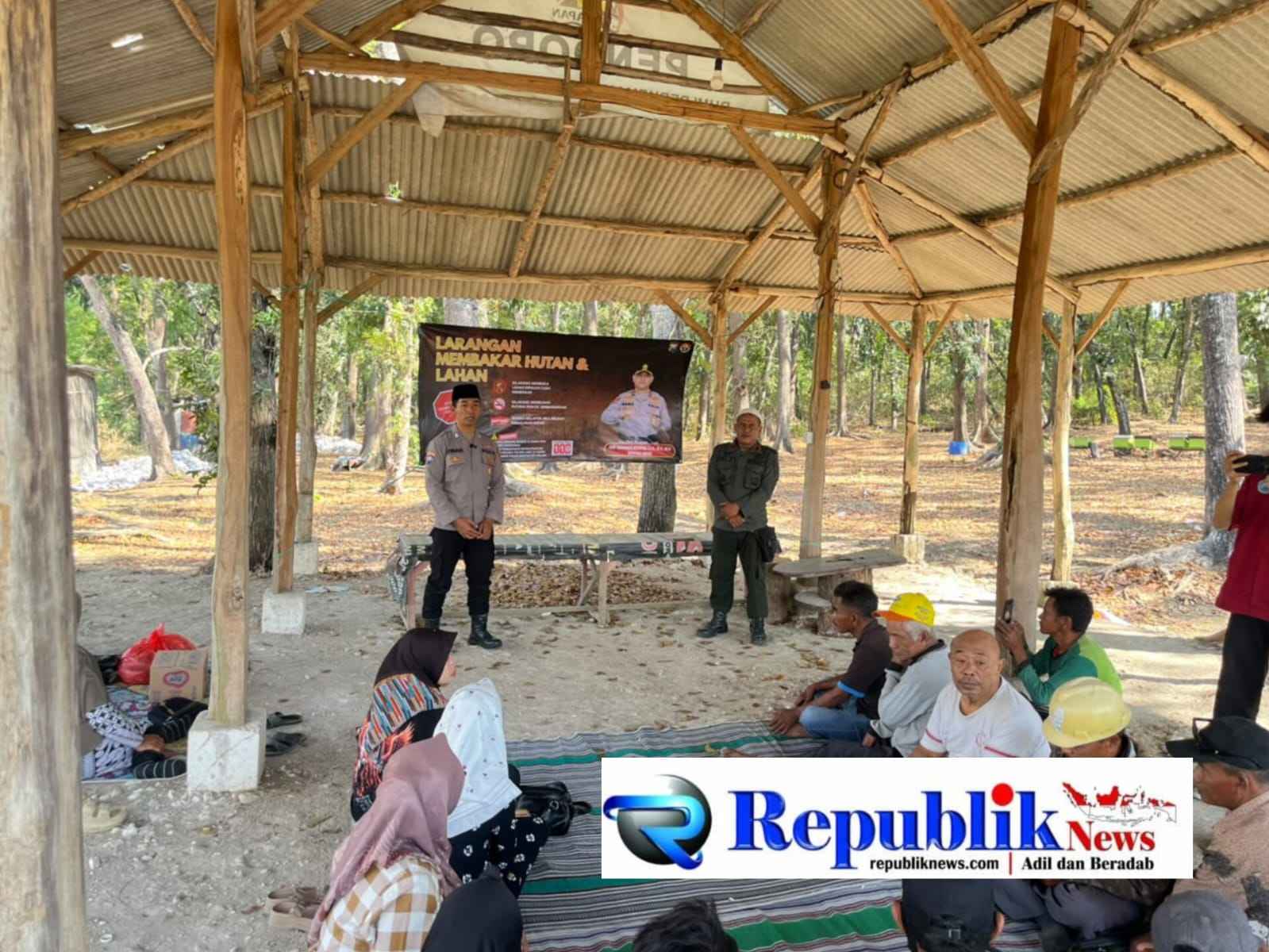 Foto : Antisipasi Karhutla,Polres Gresik gencarkan sosialisasi di Hutan Panceng.