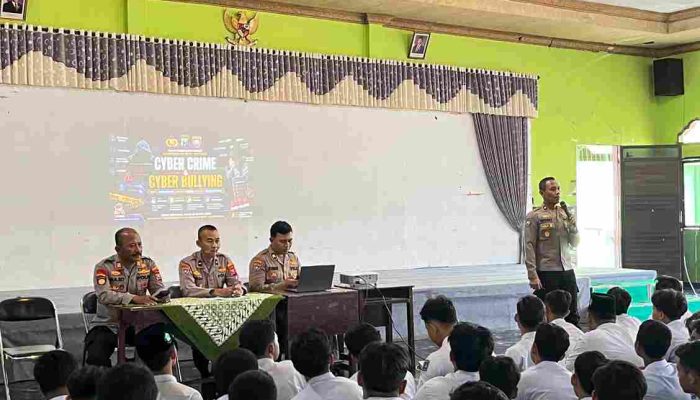 Polisi Sidoarjo Edukasi Pelajar SMA Wachid Hasyim 2 Bahaya Radikalisme