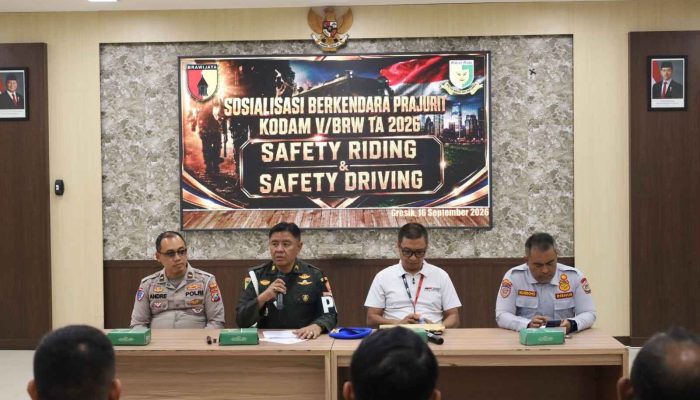 Satlantas Polres Gresik Gelar Coaching Clinic Keselamatan Berkendara Bersama Subdenpom