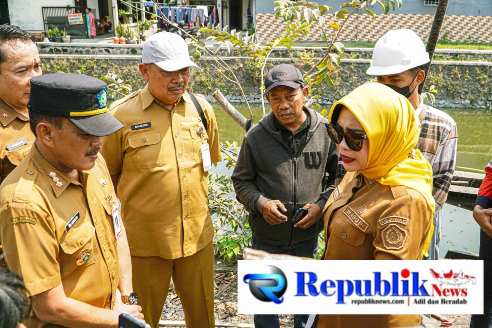 Foto : Wakil Bupati Sidoarjo,Hj mimik idayana sidak rumah pompa di Sidokare.