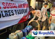 Kapolres Pasuruan Salurkan Bantuan Air Bersih dan Sembako untuk Warga Kedungrejo