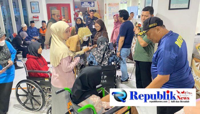 Tim Dokkes Polresta Sidoarjo Cek Kesehatan Ratusan Santri di Tanggulangin