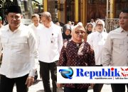 Foto : Bupati Sidoarjo,H.Subandi mendampingi Wakil kepala BGN Mayjen TNI Trenggono