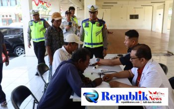 Cegah Kecelakaan, Polres Pelabuhan Tanjung Perak Gelar Ramp Check Bus Peziarah di Sunan Ampel