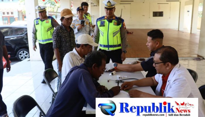 Cegah Kecelakaan, Polres Pelabuhan Tanjung Perak Gelar Ramp Check Bus Peziarah di Sunan Ampel