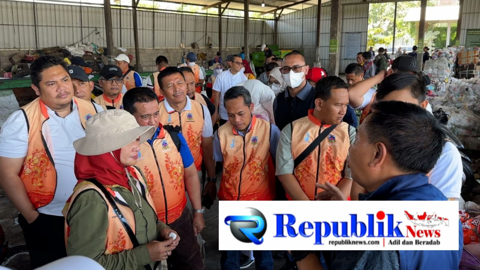 Foto : Pemkot Jakarta Barat studi tiru pengelolaan sampah berkelanjutan di Sidoarjo.