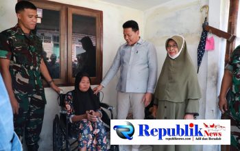 Bupati Subandi Serahkan Tiga Kursi Roda untuk Warga Wonoayu, Dorong Akses Kesehatan dan Pemulihan