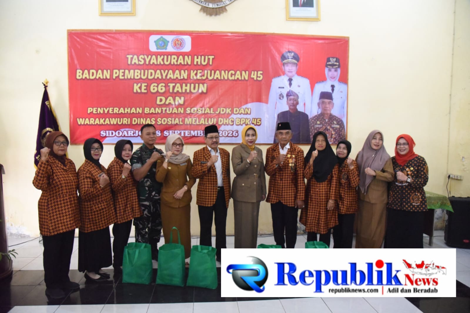 Foto : Pemkab serahkan bantuan sembako kepada 300 janda perintis kemerdekaan dan Warakawuri.