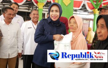 Wabup Mimik Idayana Salurkan Bantuan Pangan Beras ke Tiga Desa: Setiap Penerima 30 Kg untuk Tiga Bulan