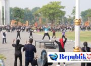 Foto : ASN Sidoarjo senam bersama di alun-alun.