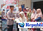 Foto : Kapolsek Magersari Polres Mojokerto kota Kompol Amat ,S.H,M.H.bagikan paket sembako gratis.