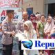 Foto : Kapolsek Magersari Polres Mojokerto kota Kompol Amat ,S.H,M.H.bagikan paket sembako gratis.