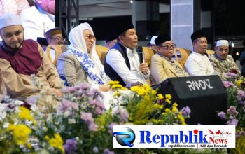 Foto : Bupati Subandi apresiasi kerukunan warga Sidoarjo dengan peringatan Maulid Nabi.