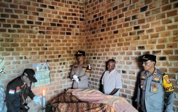 Evakuasi Korban Petani 80 Tahun Tewas Terbakar Saat Bakar Lahan, Polres Lampung Utara Imbau Warga Tak Buka Lahan Dengan Cara Dibakar