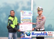 Foto : Polres Mojokerto menyambut hari lalu lintas Bhayangkara ke-71 bagikan sembako hingga simbgratis untuk driver ojol.