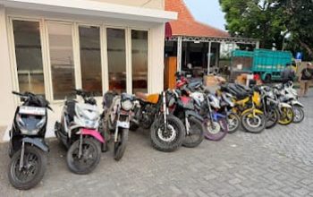 Polsek Gunung Anyar Berhasil Amankan Motor Tanpa Dokumen yang Rencananya Akan Dikirim ke Sumba NTT