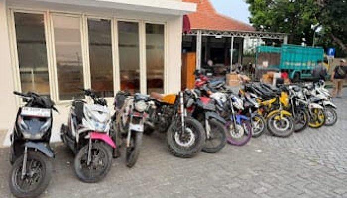 Polsek Gunung Anyar Berhasil Amankan Motor Tanpa Dokumen yang Rencananya Akan Dikirim ke Sumba NTT
