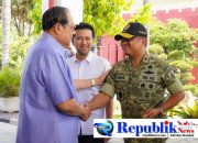 Foto : Danrem 084/BJ Brigjen TNI Kohir jabat tangan di Juanda melepas keberangkatan Susilo Bambang Yudhoyono di VVIP Room Pemprov Jatim.