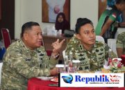 Foto : Ndanrem 084/BJ Brigjen TNI Kohir menghadiri kegiatan upacara dan donor darah di Makodim 0817/Gresik