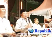 Foto : Bupati Sidoarjo,H.Subandi menghadiri acara sedekah bumi desa pabean,dan menghadirkan ulama muda K.H.Muhammad Iqdam Kholid.