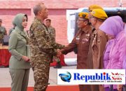 Foto : Pangdam V/Brawijaya Mayjen TNI Rudi Saladin,M.A. meninjau bazar murah HUT ke-81 TNI di kota Madiun.
