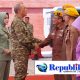 Foto : Pangdam V/Brawijaya Mayjen TNI Rudi Saladin,M.A. meninjau bazar murah HUT ke-81 TNI di kota Madiun.