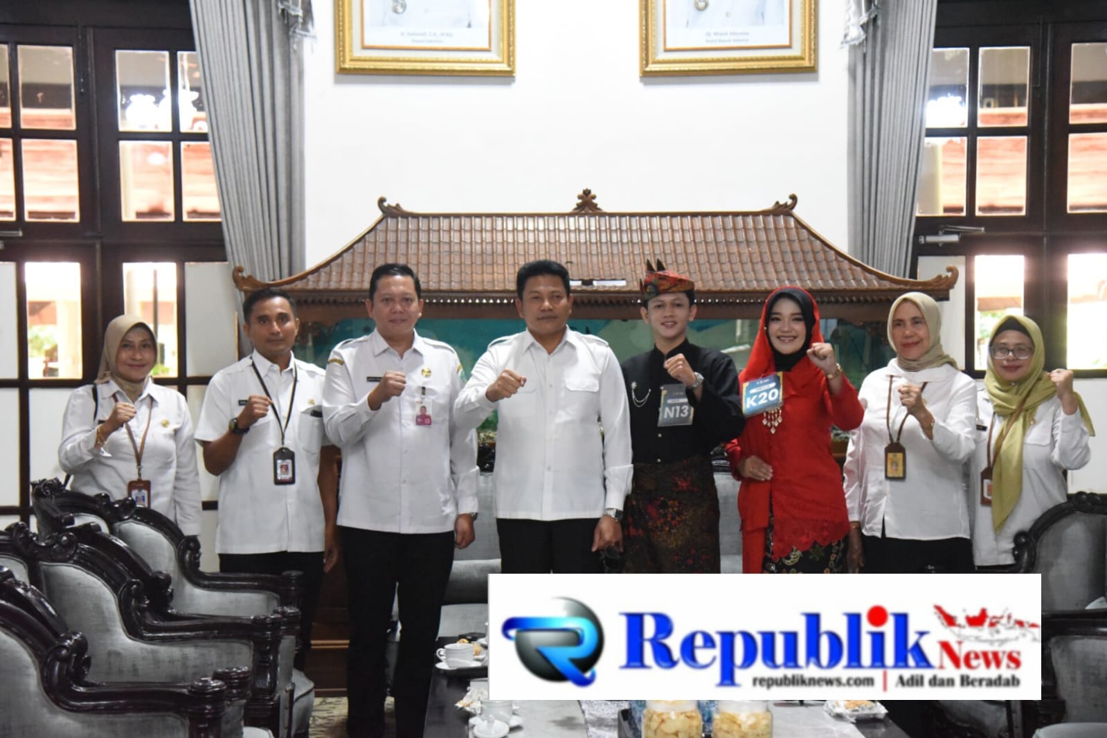 Foto:Wakil Duta Sidoarjo Budaya,Jatim ,Muhammad Rasya dan Andaya Kurnia menemui Bupati Sidoarjo,H.Subandi di pendopo Delta Wibawa.