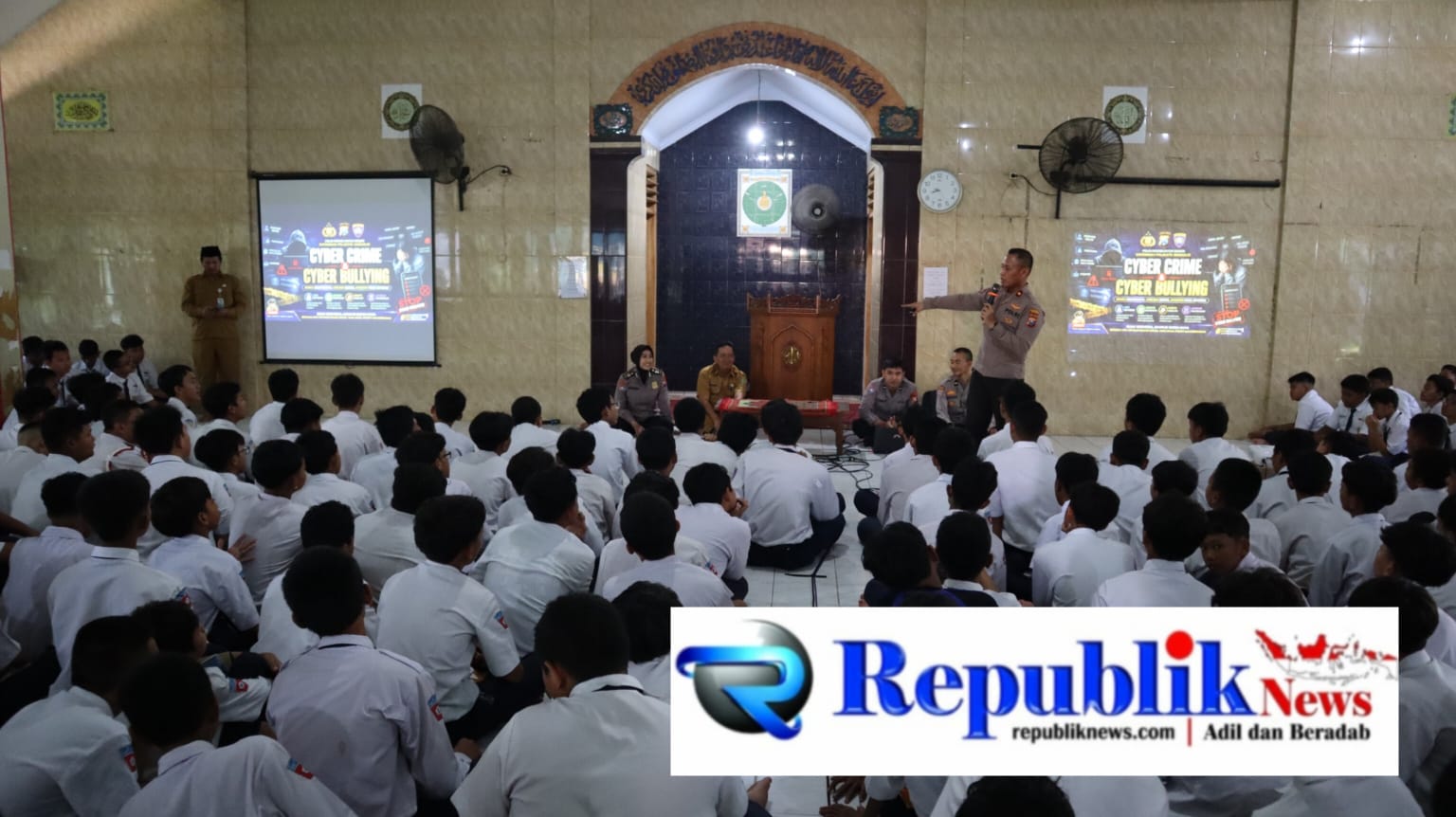 Foto : Polresta Sidoarjo masuk sekolah,tanamkan sadar hukum pada pelajar dan cegah radikalisme.