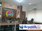 Foto : Wakil panglima TNI Jenderal TNI Tandyo Budi Revita pimpin rapat Vicon (Video Conference ) Evaluasi percepatan pembangunan KDKMP (Koperasi Desa/Kelurahan Merah Putih)di ruang Pukodal Makorem 084/BJ .