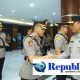 Foto : Kepemimpinan polres Pasuruan berganti.AKBP Harto Agung Cahyono digantikan AKBP Iwan Setyono dalam Sertijab di Gedung Patuh Mapolda Jatim.