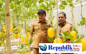 Foto : Bupati Sidoarjo,H.Subandi resmikan wisata petik melon.