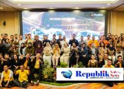 Foto : Wabup mimik idayana meresmikan kantor pusat Mabruro Tour n Travel di Sidoarjo.