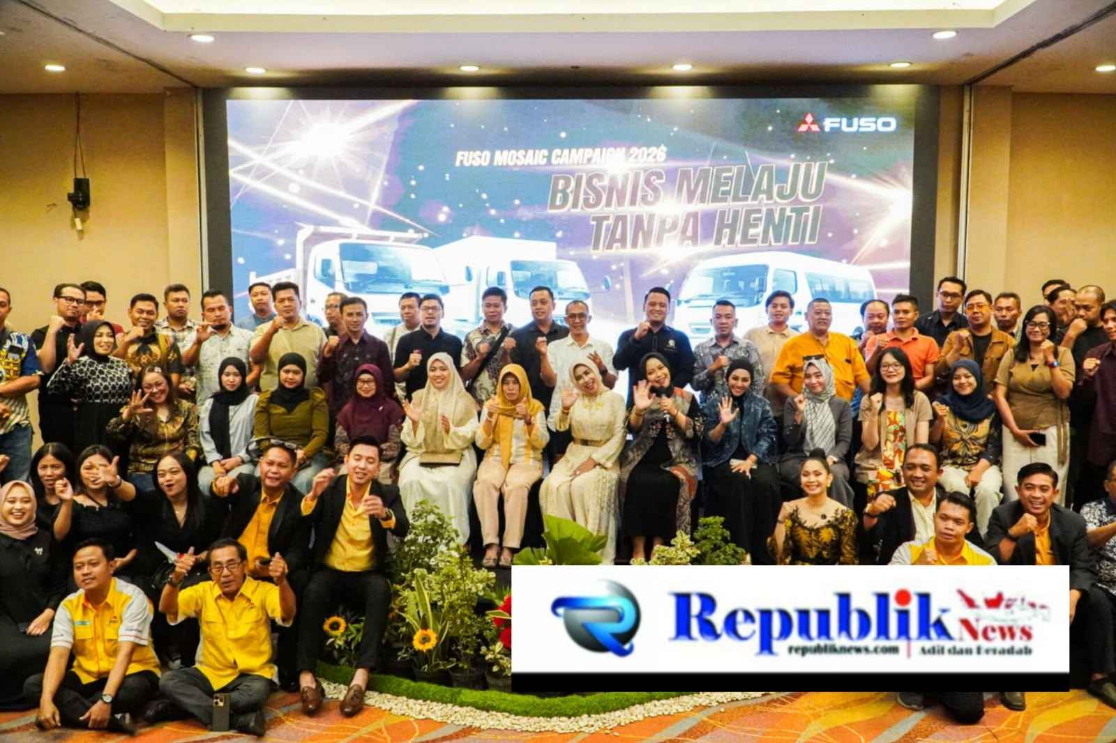 Foto : Wabup mimik idayana meresmikan kantor pusat Mabruro Tour n Travel di Sidoarjo.