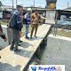 Foto : Jembatan liar hambat normalisasi sungai,Bupati Subandi beri ketegasan akan ditertibkan .