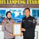 Di Luar Tugas Kehumasan, Aipda Heriyanto Berhasil Amankan Pelaku Pencurian yang Viral di Alfamart, Terima Penghargaan dari Kapolres Lampung Utara